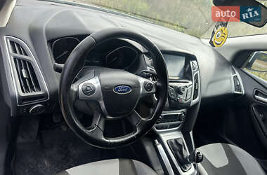 Хэтчбек Ford Focus 2012 в 