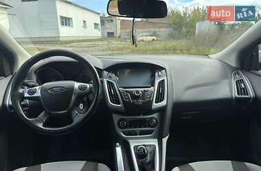 Хэтчбек Ford Focus 2012 в 