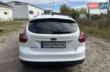 Хэтчбек Ford Focus 2012 в 