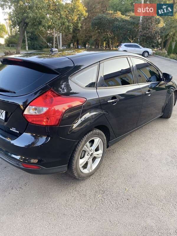 Хэтчбек Ford Focus 2012 в Синельниково