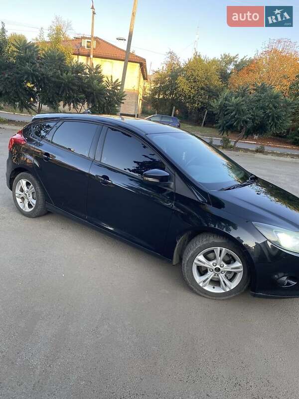 Хэтчбек Ford Focus 2012 в Синельниково