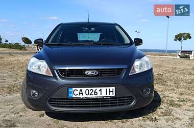 Хэтчбек Ford Focus 2011 в 