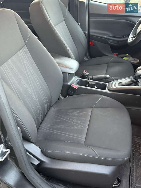 Седан Ford Focus 2017 в Львові