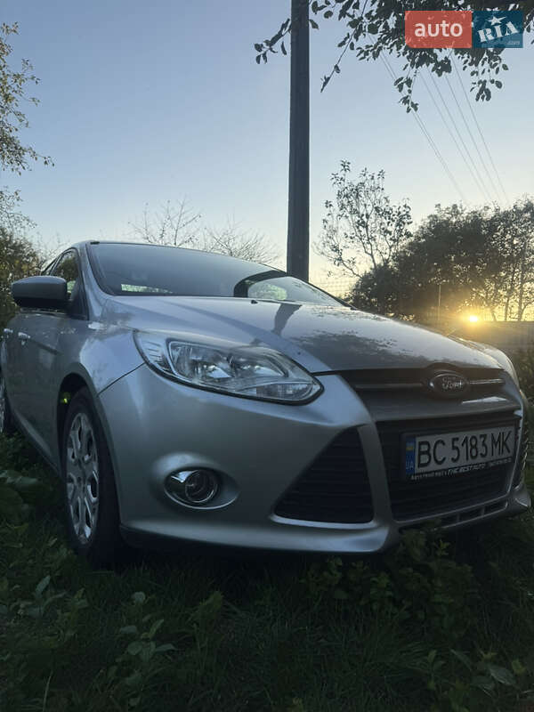 Седан Ford Focus 2012 в 