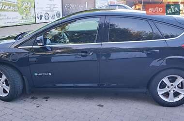 Хэтчбек Ford Focus 2013 в 