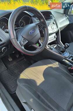 Седан Ford Focus 2016 в 