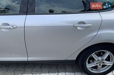 Хэтчбек Ford Focus 2013 в 