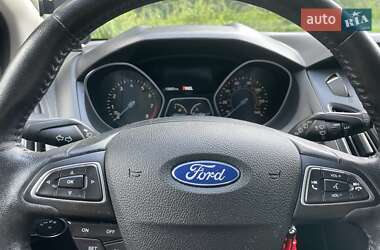 Хэтчбек Ford Focus 2015 в 