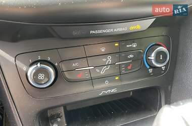 Хэтчбек Ford Focus 2015 в 
