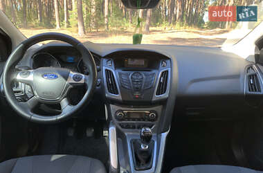 Хэтчбек Ford Focus 2011 в 