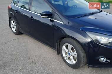 Хэтчбек Ford Focus 2011 в 