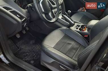 Хэтчбек Ford Focus 2011 в 