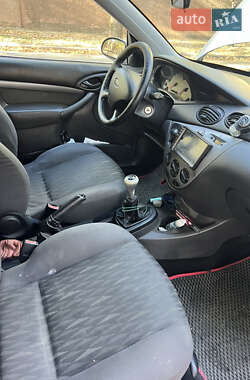 Хэтчбек Ford Focus 2004 в 