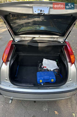 Хэтчбек Ford Focus 2004 в 