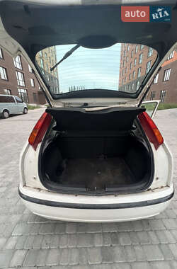 Хэтчбек Ford Focus 2004 в 