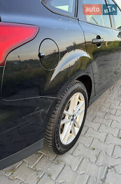 Седан Ford Focus 2015 в 