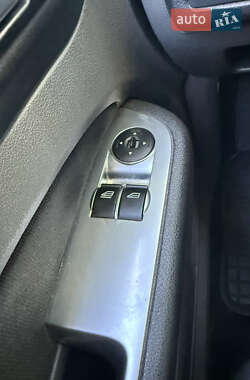 Хэтчбек Ford Focus 2010 в 
