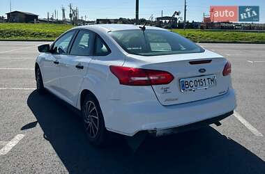 Седан Ford Focus 2015 в 