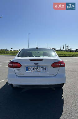 Седан Ford Focus 2015 в 