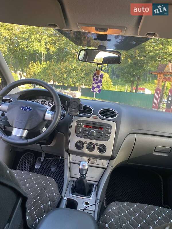 Хэтчбек Ford Focus 2010 в Вижнице