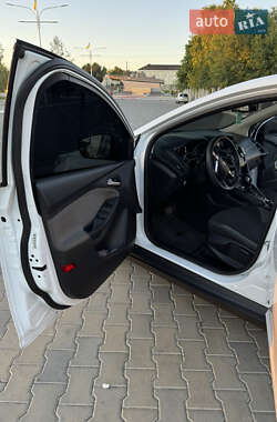 Хэтчбек Ford Focus 2014 в 