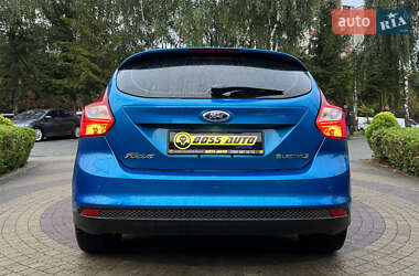 Хэтчбек Ford Focus 2012 в 