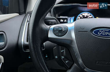 Хэтчбек Ford Focus 2012 в 