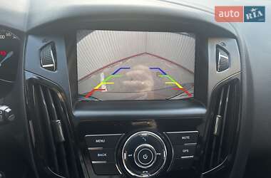 Хэтчбек Ford Focus 2012 в 