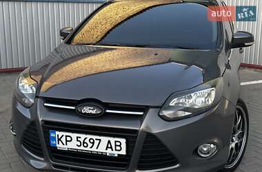 Хэтчбек Ford Focus 2012 в 