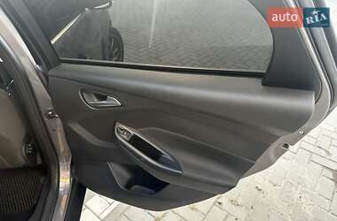 Хэтчбек Ford Focus 2012 в 