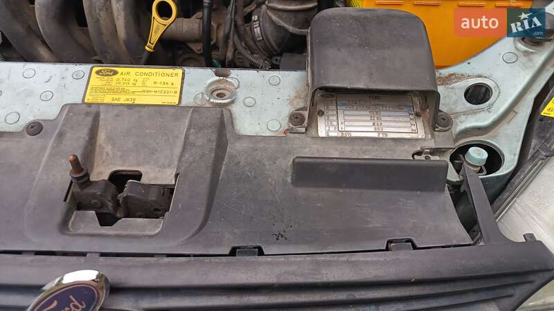 Хэтчбек Ford Focus 2000 в Овруче