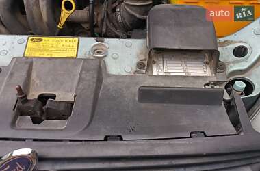 Хэтчбек Ford Focus 2000 в 