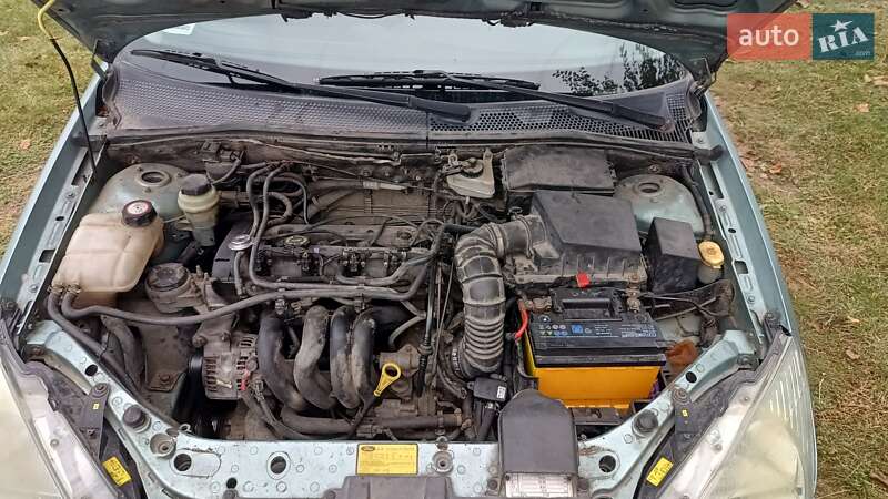 Хэтчбек Ford Focus 2000 в Овруче
