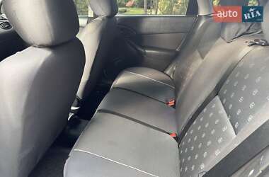Хэтчбек Ford Focus 2004 в 