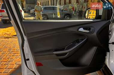 Хэтчбек Ford Focus 2016 в 