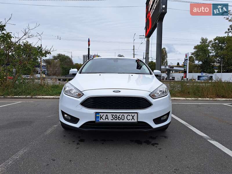 Хэтчбек Ford Focus 2015 в Киеве