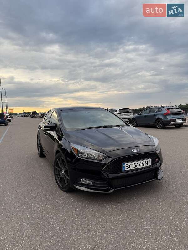 Хэтчбек Ford Focus 2017 в Киеве