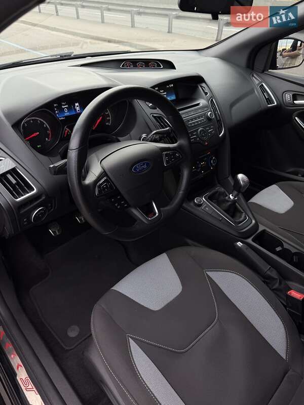 Хэтчбек Ford Focus 2017 в Киеве