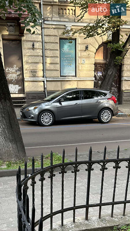 Хэтчбек Ford Focus 2012 в 
