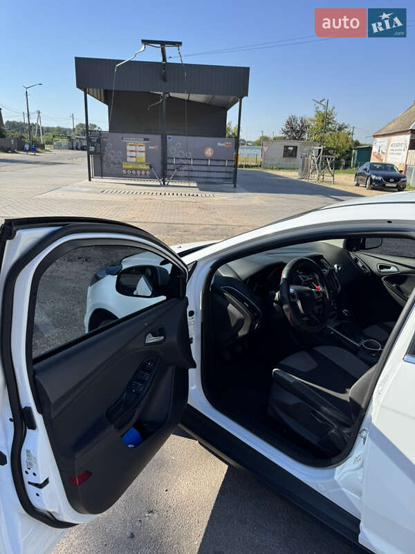 Хэтчбек Ford Focus 2013 в Брусилове