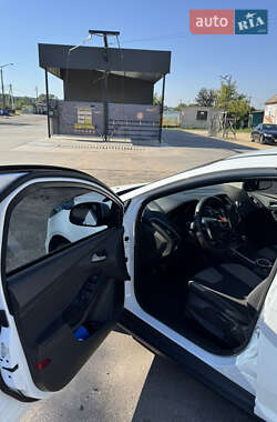 Хэтчбек Ford Focus 2013 в 