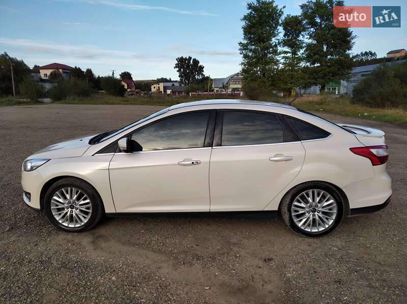 Седан Ford Focus 2015 в Турке