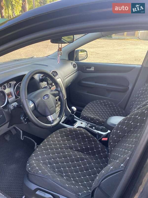Хэтчбек Ford Focus 2010 в Вижнице