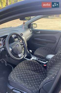 Хэтчбек Ford Focus 2010 в 