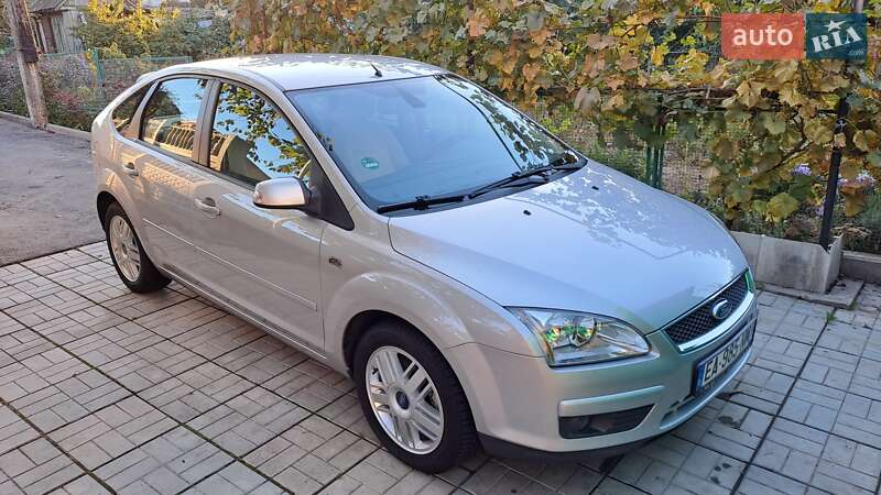 Хэтчбек Ford Focus 2007 в 