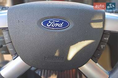 Хэтчбек Ford Focus 2007 в 