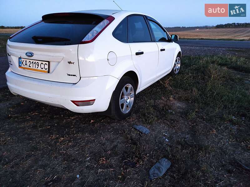 Хэтчбек Ford Focus 2011 в Смеле