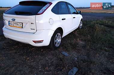 Хэтчбек Ford Focus 2011 в 