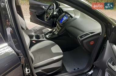 Хетчбек Ford Focus 2012 в 