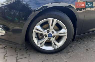 Хетчбек Ford Focus 2012 в 